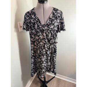 Nine Eight New York Black and White Floral Wrap Dress size L NWT
